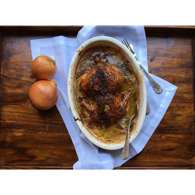 Roasted chicken full of onions, mustard and honey for lunch. #chicken #chickenroasted #eattheworld #mamakitchen #homemade #faitmaison #uaefoodbloggers #dubaifoodbloggers #lapetitepaniere