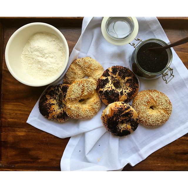 Weekend and bagels freshly baked for lunchtime #bagels #nigellaseeds #sesameseeds #bakery #homemade #freshyeast #mamakitchen #eattheworld #emmanuelhadjiandreou #dubaifoodbloggers #uaefoodbloggers #lapetitepaniere  Recipe in the blog this weekend😀